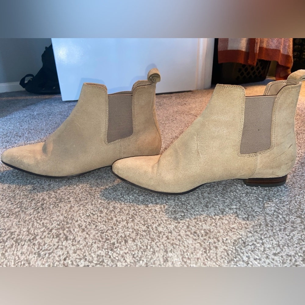 Banana republic beige low ankle boots
